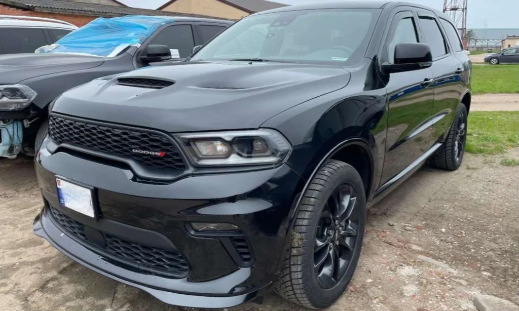 Dodge Durango prieš
