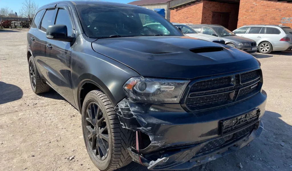 Dodge Durango prieš