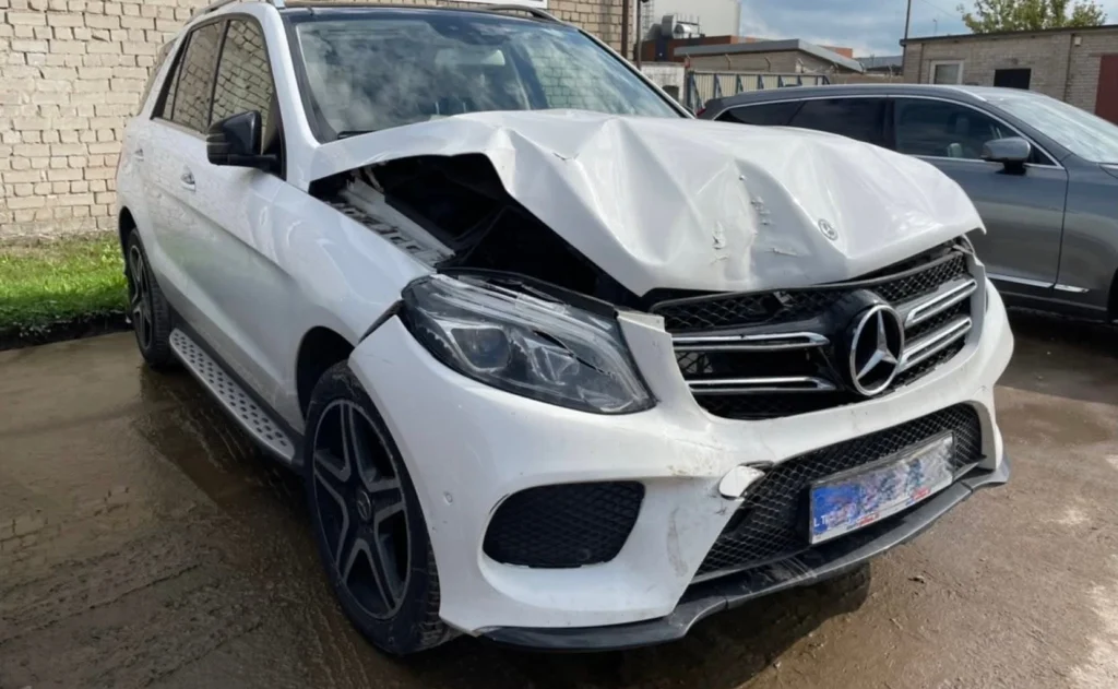 Mercedes-Benz GLE prieš