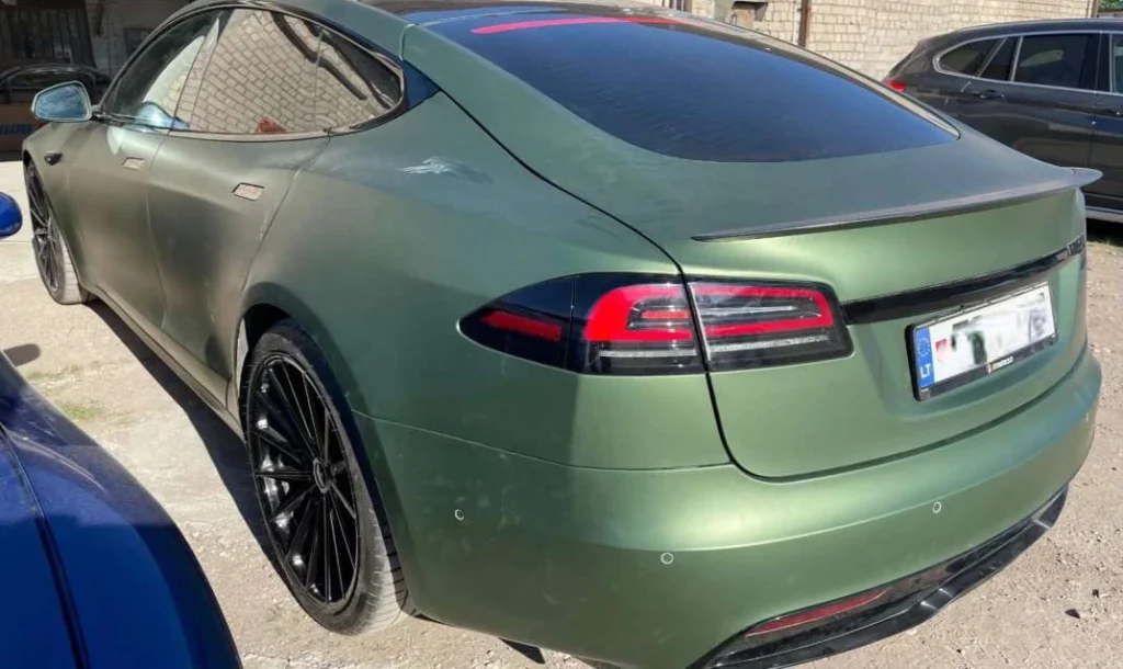 Tesla Model S PLAID po